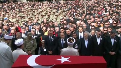 cenaze araci -  “Şehit olmak kalbime doğuyor” diyen İdlib şehidini son yolculuğuna binler uğurladı Videosu