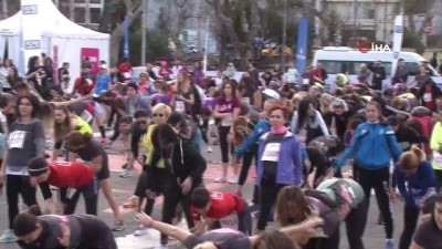dunya kadinlar gunu -  Kadıköy’de 8 Mart Dünya Kandınlar Günü’ nde binlerce kadın koştu Videosu