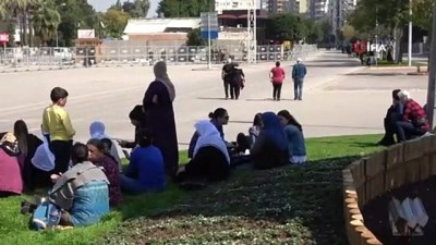  Kadınlar erkekleri mitingden kovdu