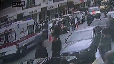 yolcu minibus -  Motosikletlinin çarptığı kadın metrelerce havaya savruldu...O anlar kamerada Videosu