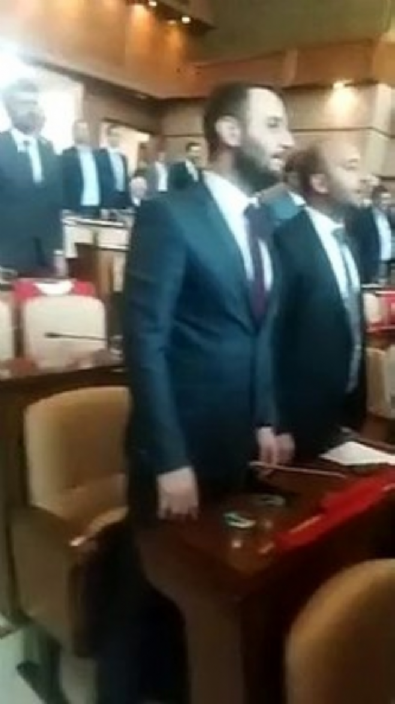 istiklal marsi - CHP'liler İstiklal Marşı'nda ayağa kalkmadı! Videosu
