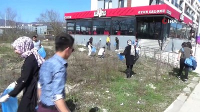  Öğrenciler Konuralp bölgesinde 100 kilo çöp topladı
