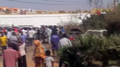  - Sudan Başbakanının konvoyuna bomba yüklü araçla saldırı