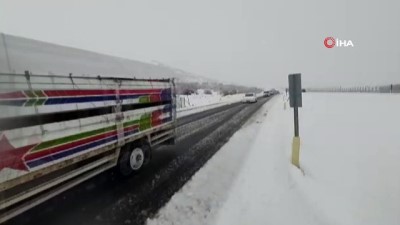 yol durumu -   Elazığ’da kar etkili oldu, polis 'Evde kalın' uyarısı yaptı Videosu