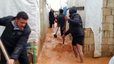 multeci kampi -  - Halep’teki mülteci kampı sular altında kaldı Videosu