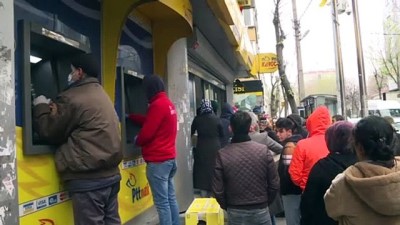 kalaba - İhtiyaç sahiplerine nakdi destek ödemesi nedeniyle PTT şubelerinde yoğunluk oluştu - İSTANBUL Videosu