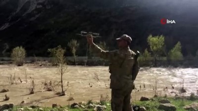   Jandarma yaşlı kadına ilaçlarını drone’la ulaştırdı