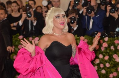 Lady Gaga'dan fırsatçılık eleştirilerine yanıt!