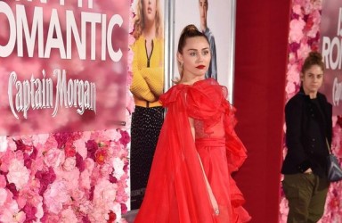 Miley Cyrus insanlarla bir arada olmayı özlüyor