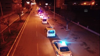 Polis, sağlık çalışanlarına siren ve anonslarla moral verdi - IĞDIR