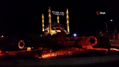 mahya -  Selimiye Camii’ne 'Evde Kal Türkiye' yazılı mahya asıldı Videosu