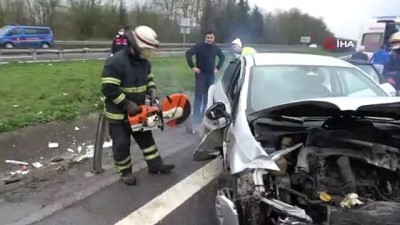 ilk mudahale -  TEM'deki kazada sürücü bariyerler kesilerek kurtarıldı Videosu