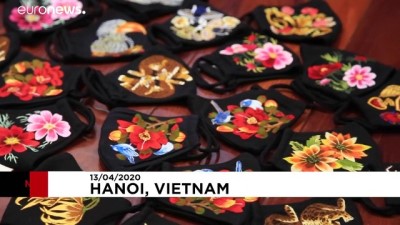 esenli - Vietnam'a özgü modaya uygun çiçek desenli koronavirüs maskeleri Videosu