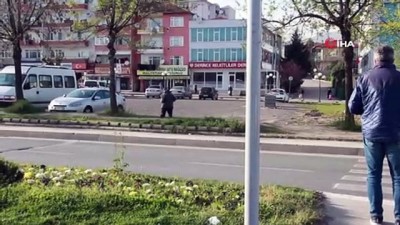 supheli canta -  Yol kenarına bırakılan şüpheli çanta fünye ile imha edildi Videosu