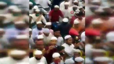 kalaba -  - Bangladeş'te binlerce kişi salgına rağmen cenaze törenine katıldı Videosu