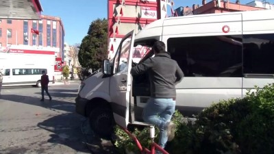 ilk mudahale -  Bayrampaşa’da çevik kuvvet personelini taşıyan servis kaza yaptı; 3 yaralı Videosu
