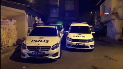  Beyoğlu'nda bir evin çatısı çöktü, facianın eşiğinden dönüldü
