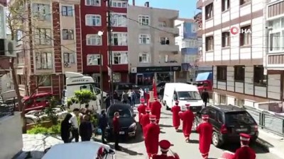 mehter takimi -  Eyüpsultan’da evde kalanlara Mehter takımından moral konseri Videosu