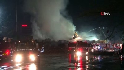  Halkalı’da yanan kağıt fabrikası 15 saat sonra kontrol altına alındı