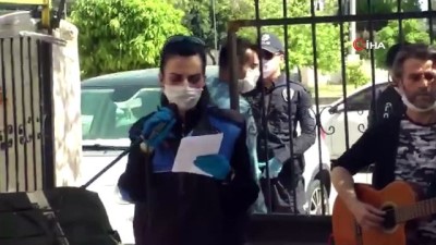 sokak sanatcilari -  Mersin polisinden sokağa çıkamayan vatandaşlara konser Videosu