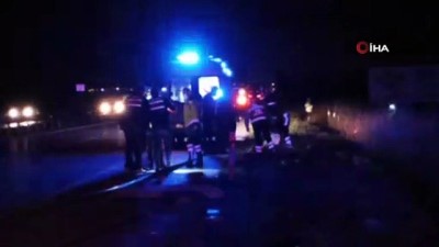 Otomobil ve motosiklet çarpıştı: 3 ölü
