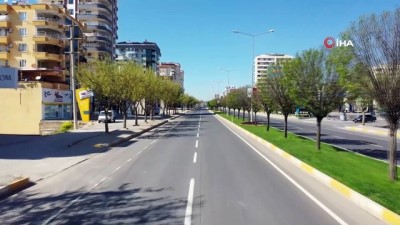 Şanlıurfa'nın tarihi yerleri ve sokakları boş kaldı