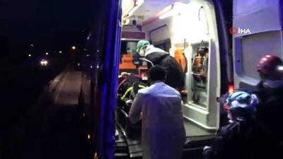 dikkatsizlik -  Sokağa çıkma kısıtlamasının olduğu Trabzon'da trafik kazası: 3 yaralı Videosu
