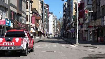  Zonguldak'ta sokaklar boş kaldı, ekipler temizliğe başladı