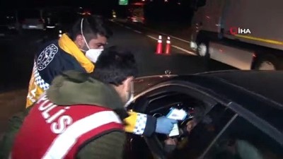 yolcu tasimaciligi -  İstanbul'da giriş çıkışta korona virüs denetimi devam ediyor Videosu