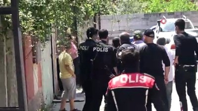 gesi -  Sokağa çıkan vatandaşları polis ceza yazıp zorla eve soktu Videosu