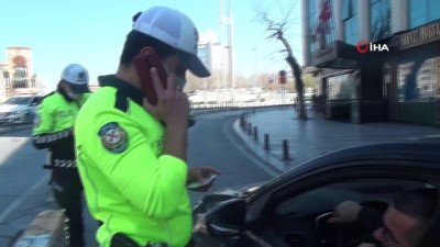 hayalet -  Taksim’de sokağa çıkma kısıtlamasını delen ehliyetsiz sürücüye ceza Videosu