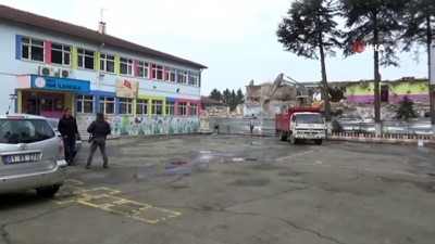 egitim hayati -  Depremde yıkılma riski taşıyan okul yıkılıyor Videosu