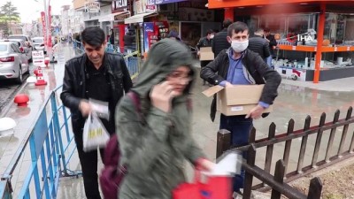  Karaman'da hayırsever imalatçı 20 bin adet ücretsiz maske dağıttı