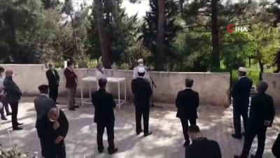 giyabi cenaze namazi -  Eski Diyanet İşleri Başkanı Görmez'in annesi koronadan vefat etti Videosu