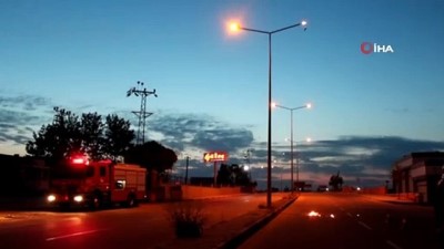 sokak lambasi -  Kısa devre yaptığı öğrenilen sokak lambası alev alev yandı Videosu