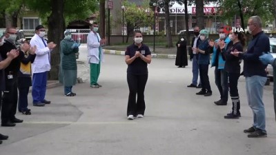 acil servis -   Korona virüsü yenen hemşire görevine döndü Videosu