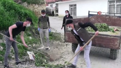 ilk mudahale -  Köylüler sokakları 'Kaplıca suyu' ile yıkıyor Videosu