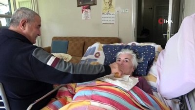 ev temizligi -  40 yıllık eşine bebek gibi bakıyor Videosu