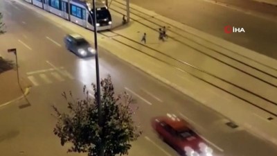 Çocukların tramvayla ölüm oyunu kamerada
