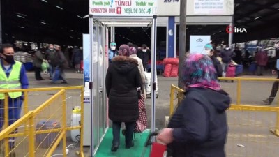 la paz -  Sokağa çıkma kısıtlamasına sayılı saatler kala pazar yerlerinde yoğunluk Videosu