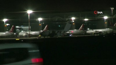  Türkiye’ye sağlık malzemesi almaya gelen İngiliz uçağı gece saatlerinde havalandı