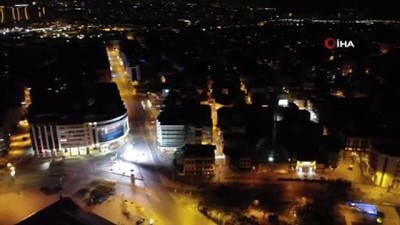 kalaba -  4 günlük sokağa çıkma kısıtlaması nedeniyle Kadıköy Meydanı boş kaldı Videosu