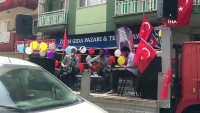 kamyon kasasi -  Alaşehirliler bayramı balkonlarından kutladı Videosu