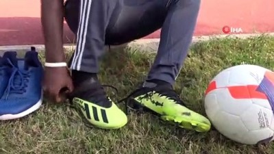 kramp -  Galatasaray'a denenmek için gelen Kamerunlu genç futbolcuya virüs engeli Videosu