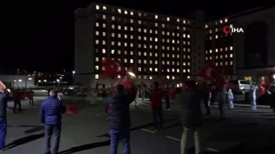 dilek feneri -  Karantina altındaki vatandaşlardan 23 Nisan kutlaması Videosu