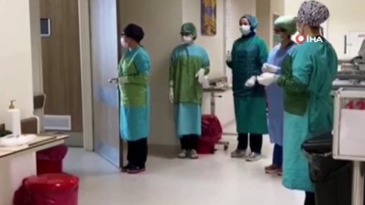 iyi ki varsin -  Korona virüsü yenen kadını alkışlarla uğurladılar Videosu