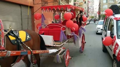 fayton -  Muhtardan çocuklara faytonlu, palyaçolu kutlama Videosu