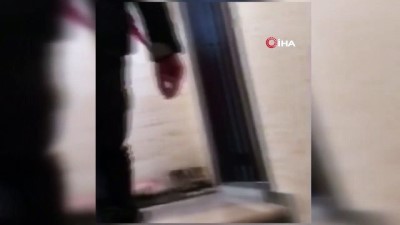 kucuk kiz -  Polis, bayrağı olmadığı için 23 Nisan kutlaması yapamayan çocuğa bayrak hediye etti Videosu