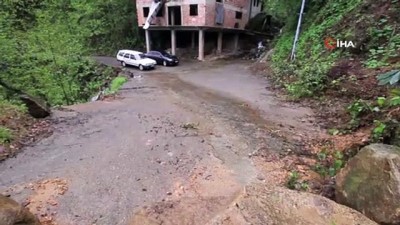 trol -  Rizeli muhtardan ilginç önlem...Köye giriş çıkış olan 5 yolu, taş ve toprakla kapattı Videosu
