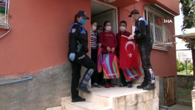 sehit polis -  Üçüz şehit çocuklarına polislerden 23 Nisan jesti Videosu